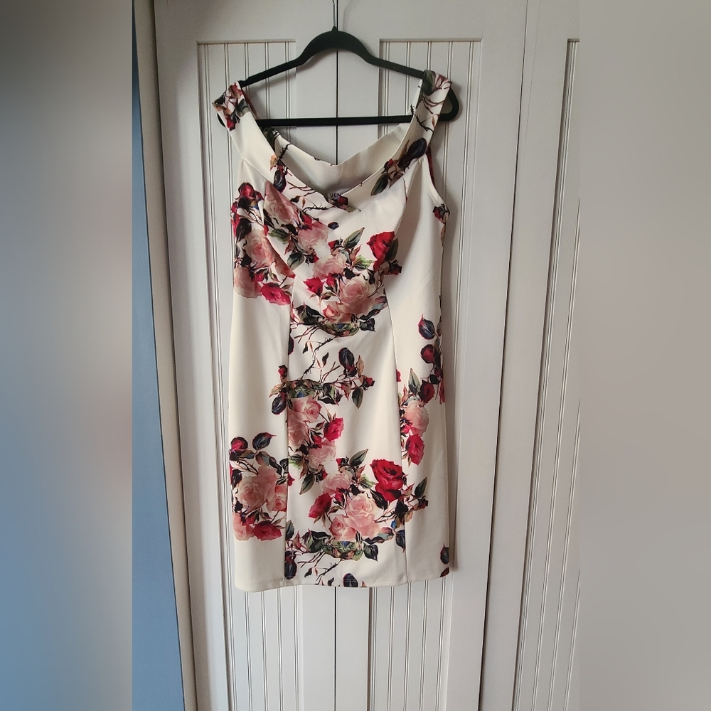 Floral dress, Venus ,Size 1x (16)